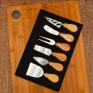 Set Tabla Bambu 35x24 Cm +6 Utensilios Para Queso En Caja